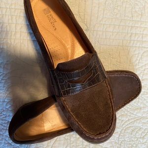 White Mountain loafers in brown. Size 8.5
